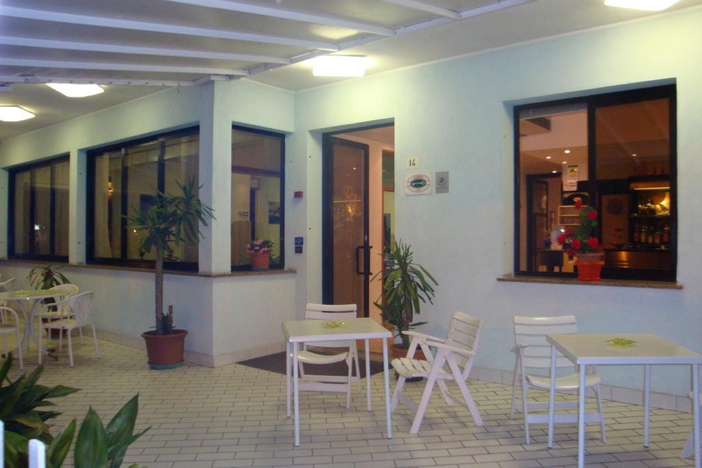 Hotel Vela Azzurra Rímini Exterior foto