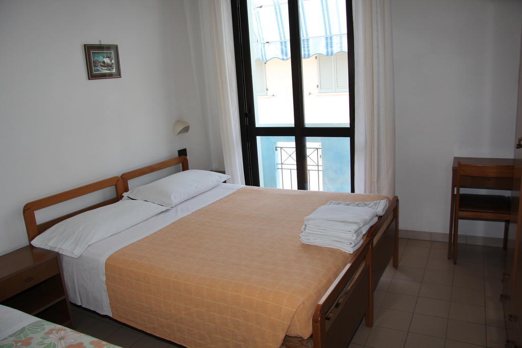Hotel Vela Azzurra Rímini Exterior foto