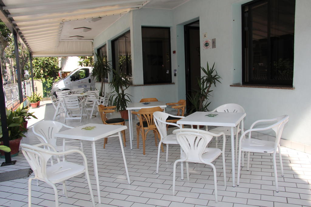 Hotel Vela Azzurra Rímini Exterior foto